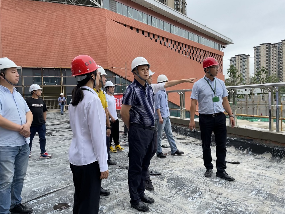 成都交投集團黨委副書記、總經(jīng)理馮勝一行前往成華區(qū)同樂桂林片區(qū)公建配套（中學）項目開展中秋節(jié)前檢查(圖1)